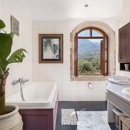 Aloni House - Spacious Secluded With Pool, Up To 10 Guests 빌라