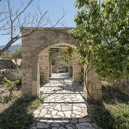 Aloni House - Spacious Secluded With Pool, Up To 10 Guests *
