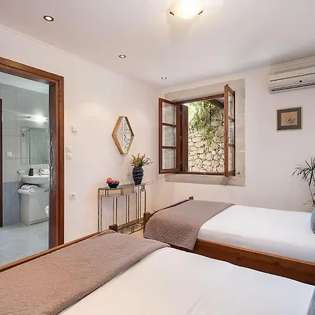Aloni House - Spacious Secluded With Pool, Up To 10 Guests וילה
